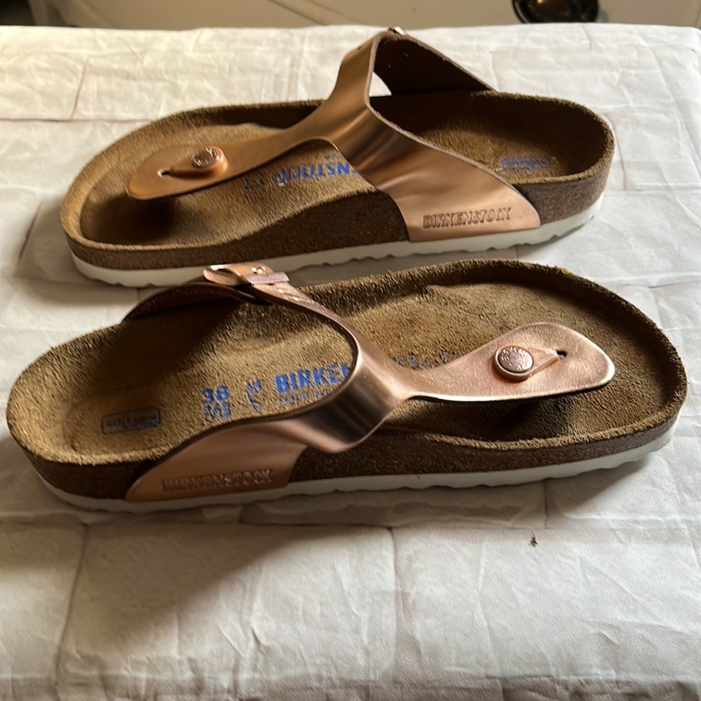 Birkenstock rose gold size 38 7/ 7.5 womens like New